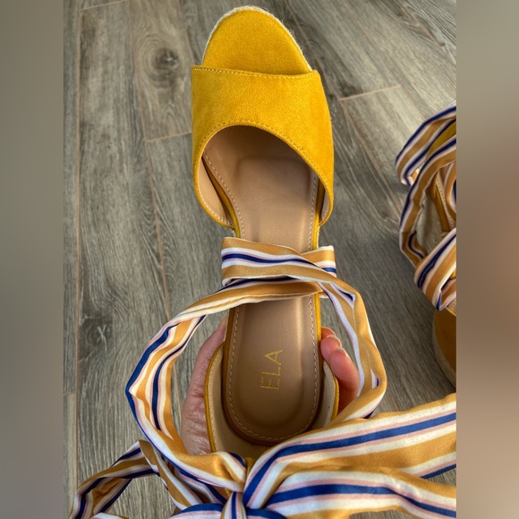 NWOT Lace Up Wedge - Picture 3 of 4